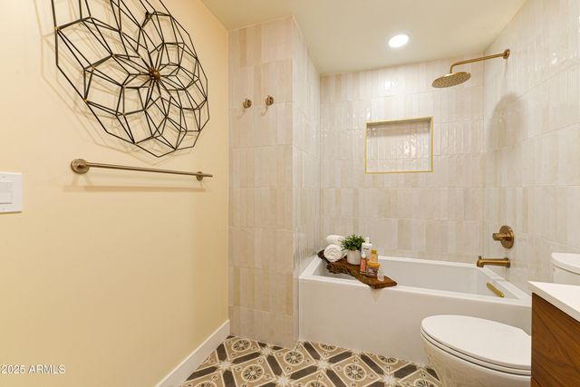 8532 E SAN MIGUEL Avenue, Scottsdale, AZ 85250