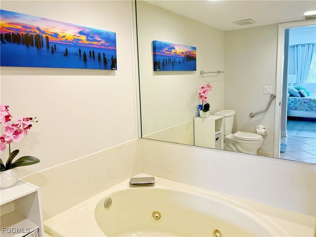 340 Horse Creek DR S 304, Naples, FL 34110