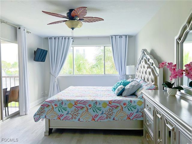 340 Horse Creek DR S 304, Naples, FL 34110