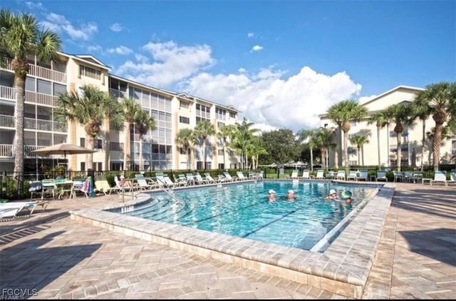 340 Horse Creek DR S 304, Naples, FL 34110