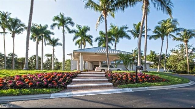 340 Horse Creek DR S 304, Naples, FL 34110