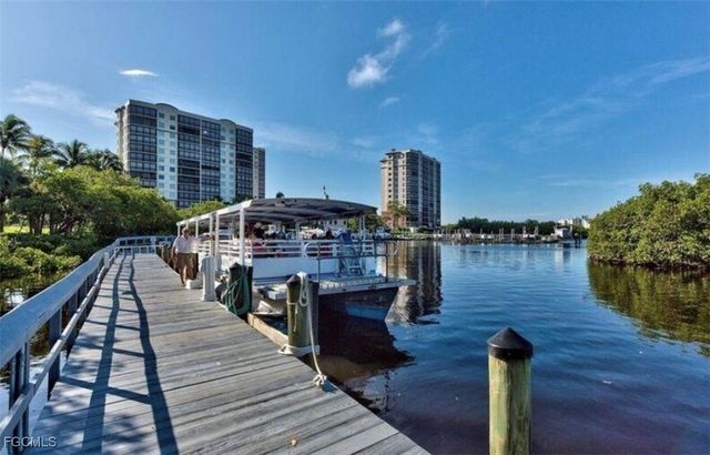 340 Horse Creek DR S 304, Naples, FL 34110