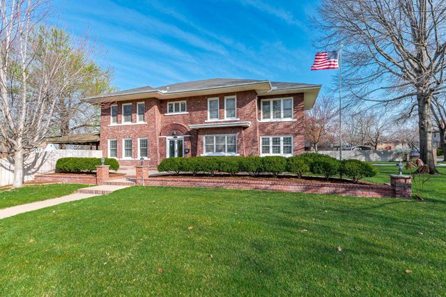 1316 E 10th, Winfield, KS 67156