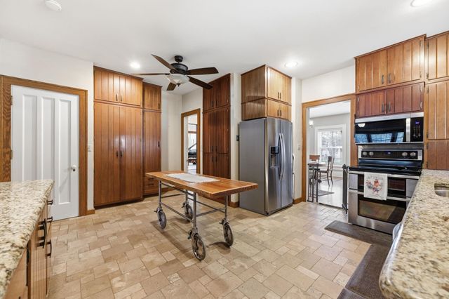 1316 E 10th, Winfield, KS 67156