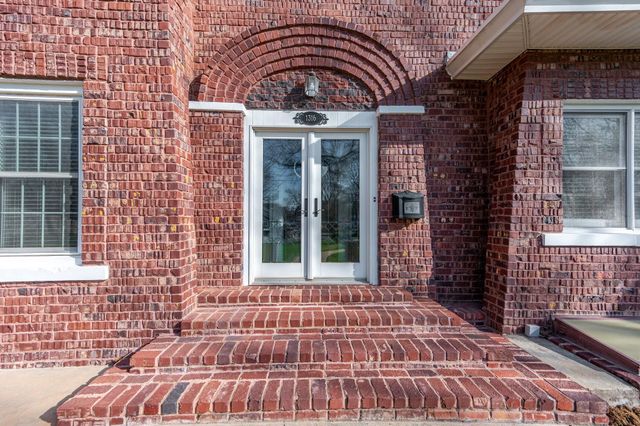 1316 E 10th, Winfield, KS 67156