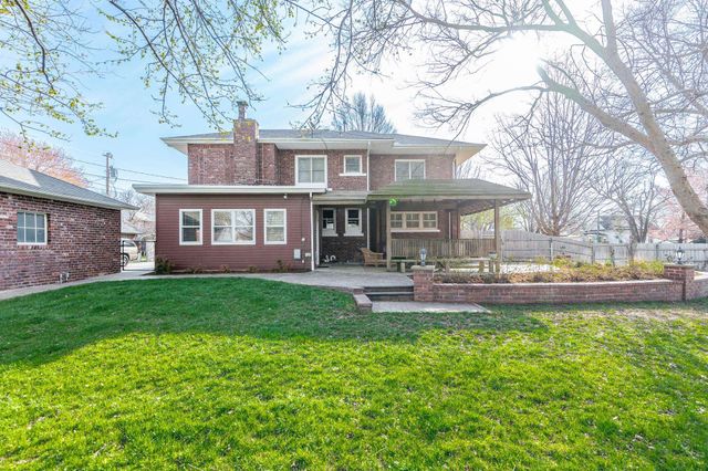 1316 E 10th, Winfield, KS 67156