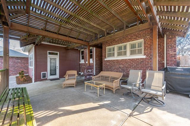 1316 E 10th, Winfield, KS 67156