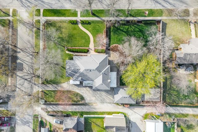 1316 E 10th, Winfield, KS 67156