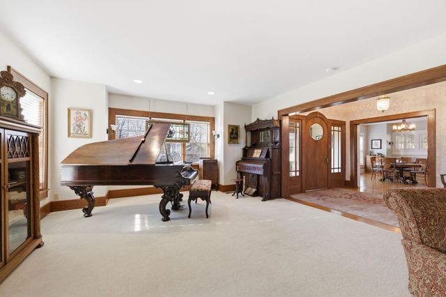 1316 E 10th, Winfield, KS 67156