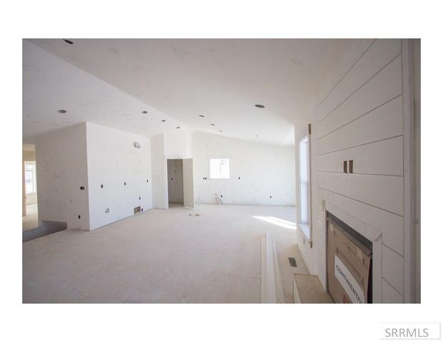 41 N White Pine Ln, Rigby, ID 83442