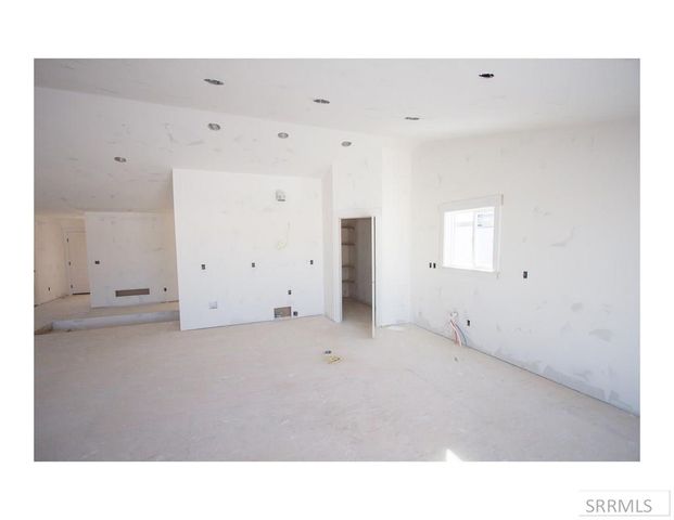 41 N White Pine Ln, Rigby, ID 83442