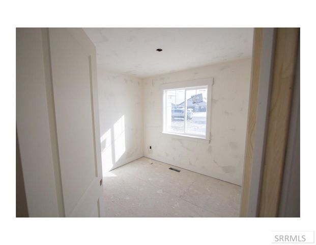 41 N White Pine Ln, Rigby, ID 83442