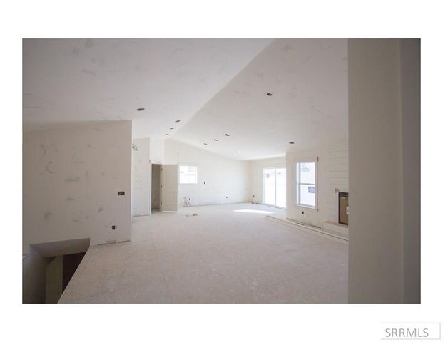 41 N White Pine Ln, Rigby, ID 83442