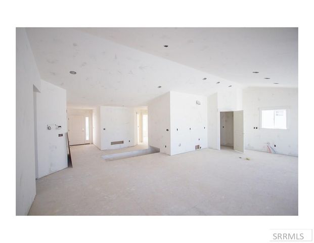 41 N White Pine Ln, Rigby, ID 83442