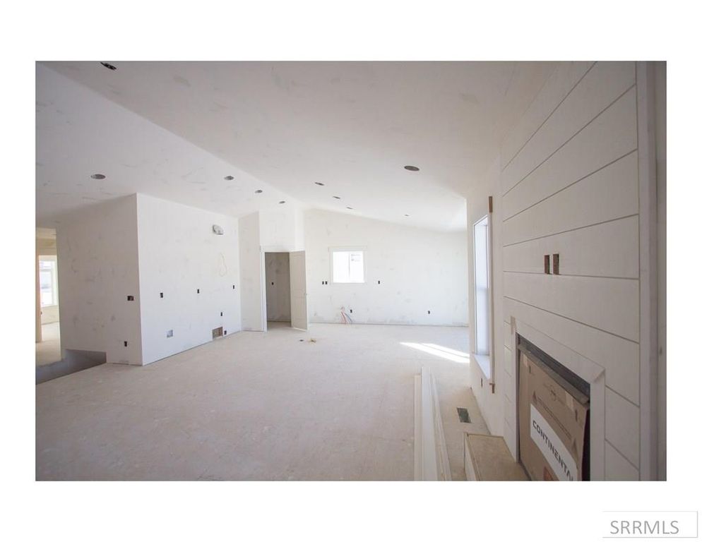 Image 10 of property listing at 41 N White Pine Ln, Rigby, ID 83442