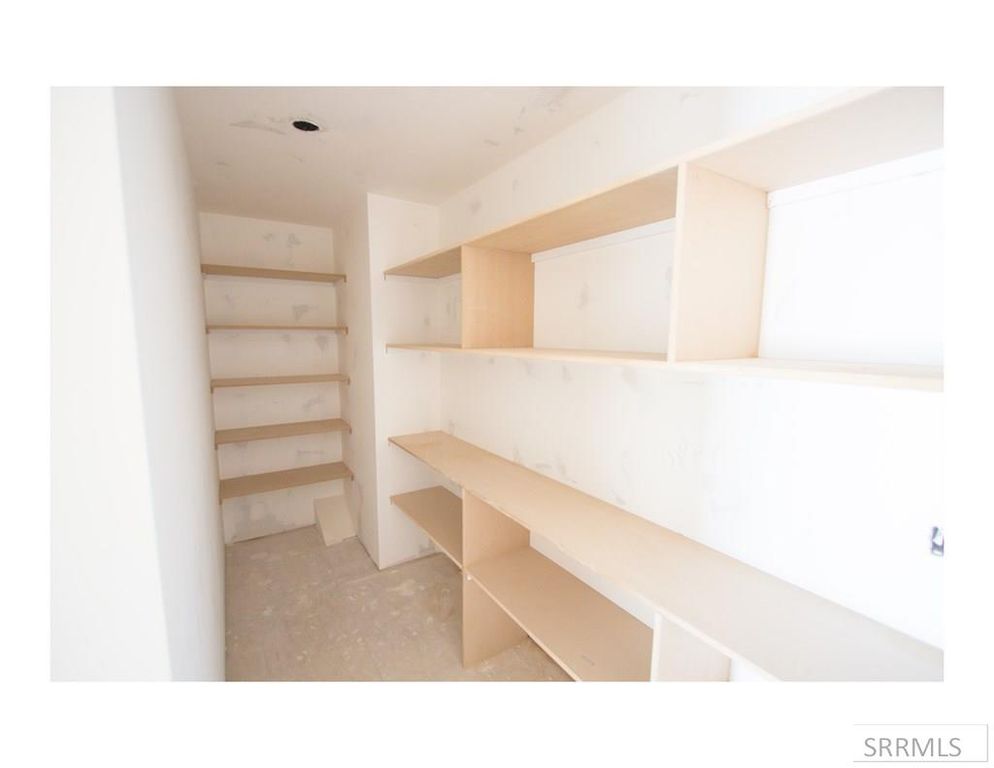 Image 13 of property listing at 41 N White Pine Ln, Rigby, ID 83442