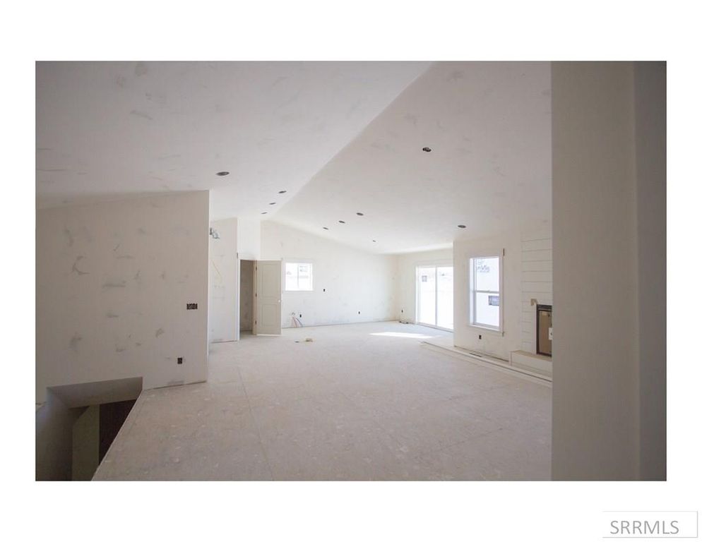 Image 8 of property listing at 41 N White Pine Ln, Rigby, ID 83442