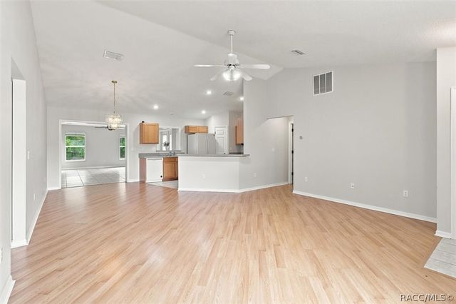 4051 S Winding Oaks Drive, Homosassa, FL 34446