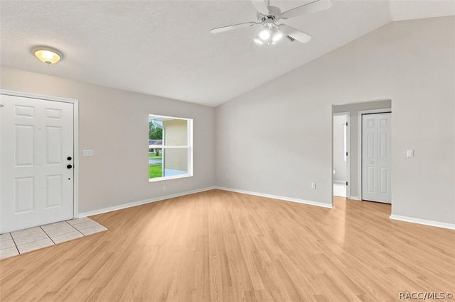4051 S Winding Oaks Drive, Homosassa, FL 34446