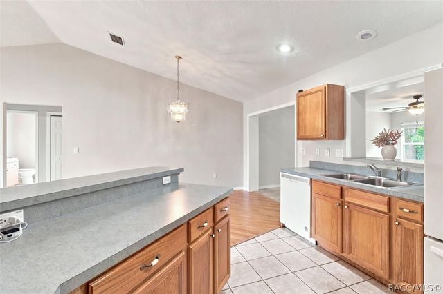 4051 S Winding Oaks Drive, Homosassa, FL 34446