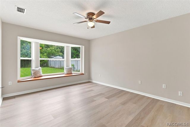 4051 S Winding Oaks Drive, Homosassa, FL 34446
