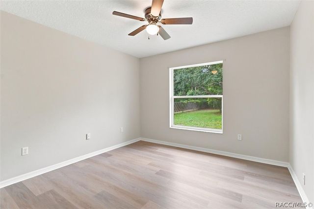 4051 S Winding Oaks Drive, Homosassa, FL 34446