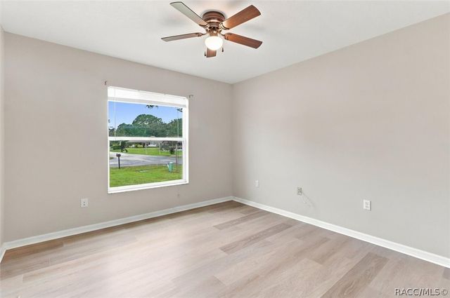 4051 S Winding Oaks Drive, Homosassa, FL 34446