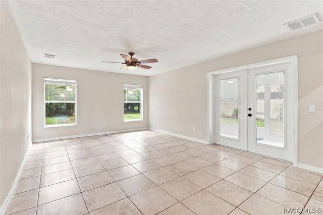 4051 S Winding Oaks Drive, Homosassa, FL 34446