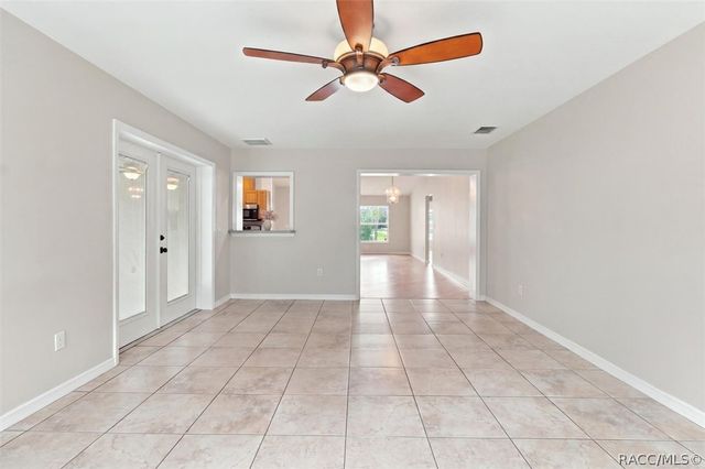 4051 S Winding Oaks Drive, Homosassa, FL 34446