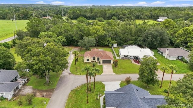 4051 S Winding Oaks Drive, Homosassa, FL 34446