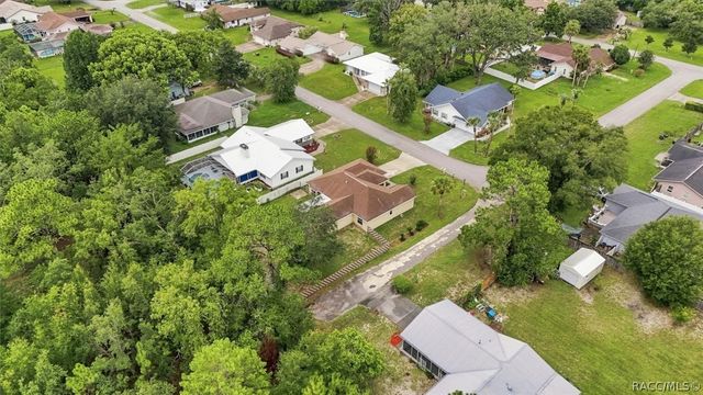 4051 S Winding Oaks Drive, Homosassa, FL 34446