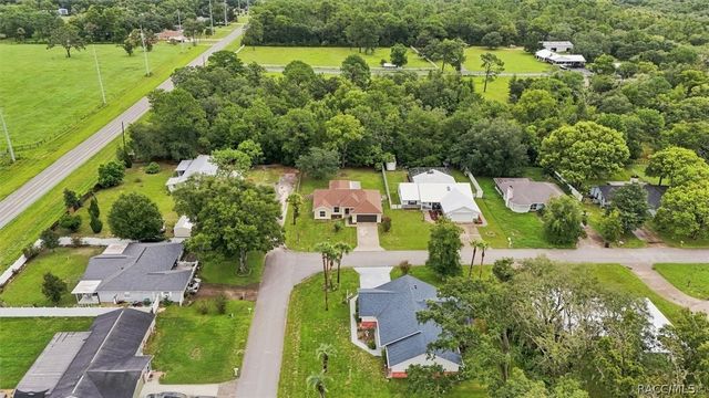 4051 S Winding Oaks Drive, Homosassa, FL 34446