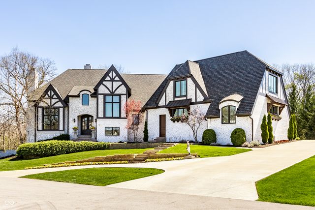 2 Woodard Bluff, Zionsville, IN 46077