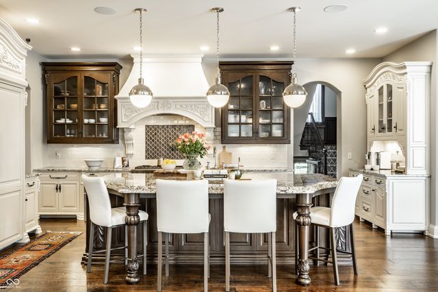 2 Woodard Bluff, Zionsville, IN 46077