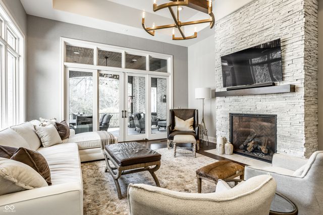 2 Woodard Bluff, Zionsville, IN 46077