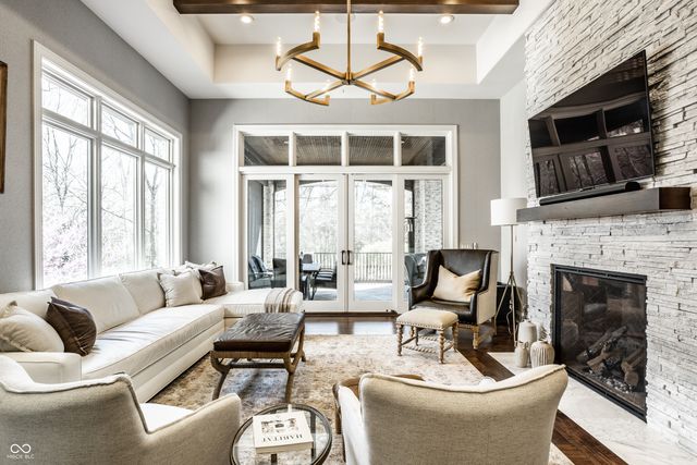 2 Woodard Bluff, Zionsville, IN 46077