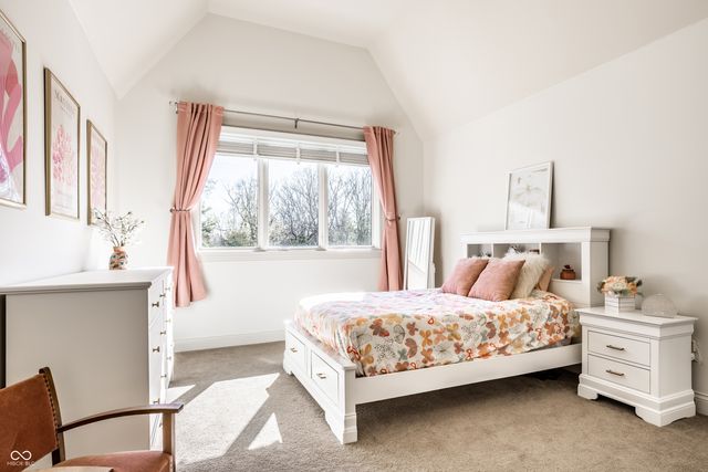 2 Woodard Bluff, Zionsville, IN 46077