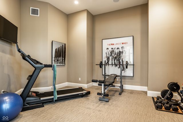 2 Woodard Bluff, Zionsville, IN 46077