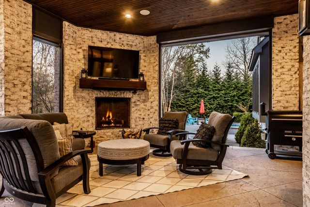 2 Woodard Bluff, Zionsville, IN 46077