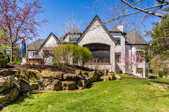 2 Woodard Bluff, Zionsville, IN 46077