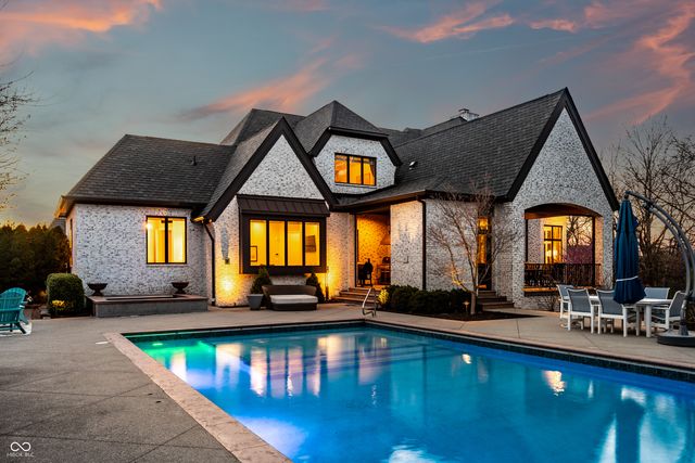 2 Woodard Bluff, Zionsville, IN 46077