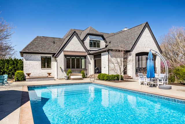 2 Woodard Bluff, Zionsville, IN 46077