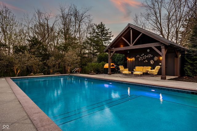 2 Woodard Bluff, Zionsville, IN 46077