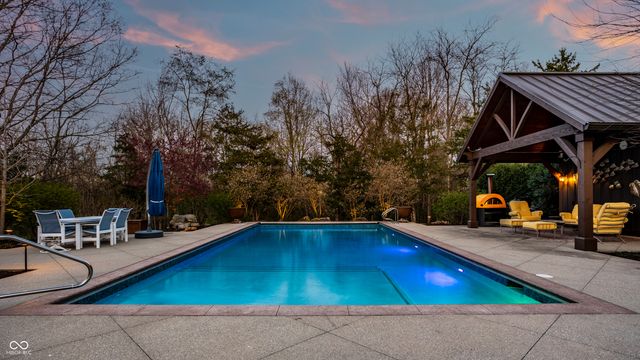 2 Woodard Bluff, Zionsville, IN 46077