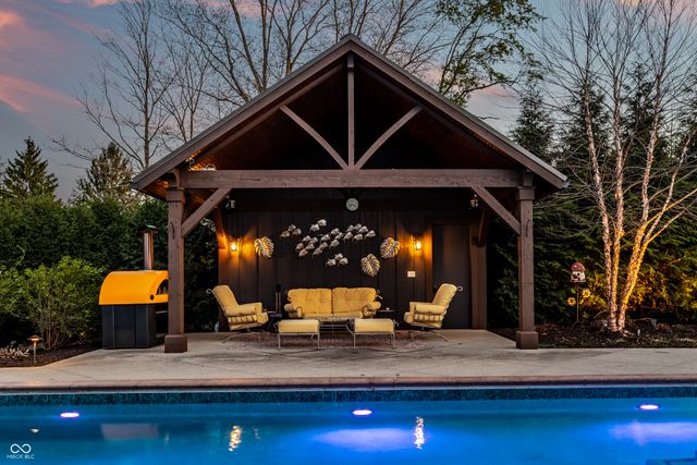 2 Woodard Bluff, Zionsville, IN 46077