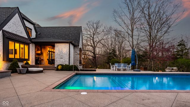 2 Woodard Bluff, Zionsville, IN 46077