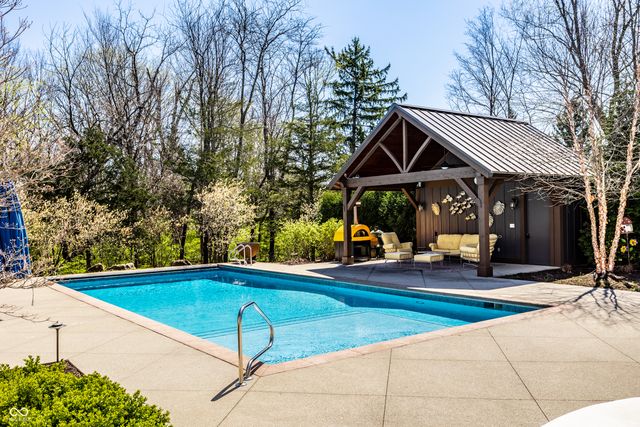 2 Woodard Bluff, Zionsville, IN 46077