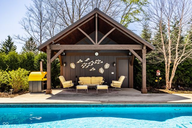 2 Woodard Bluff, Zionsville, IN 46077
