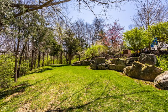 2 Woodard Bluff, Zionsville, IN 46077