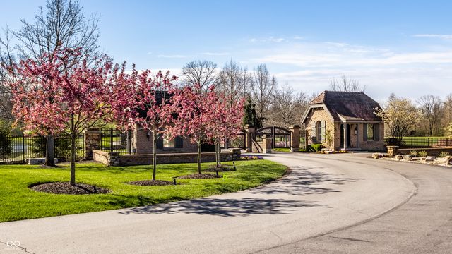 2 Woodard Bluff, Zionsville, IN 46077